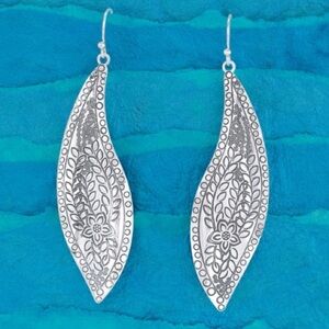Silpada Freestyle Earrings Sterling Silver with engraved floral leaf. Retired